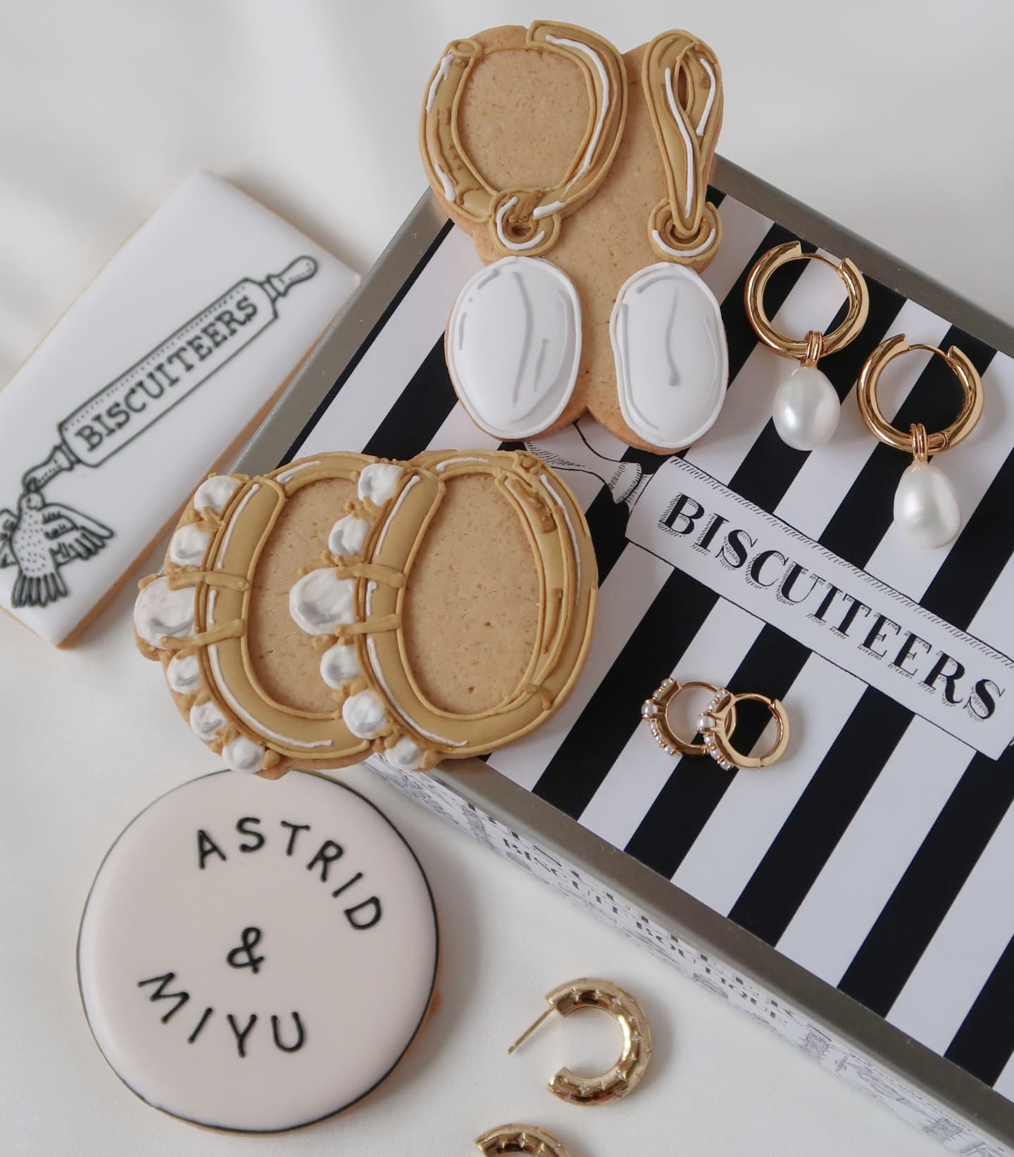 Desktop_1_1-Astrid & Miyu