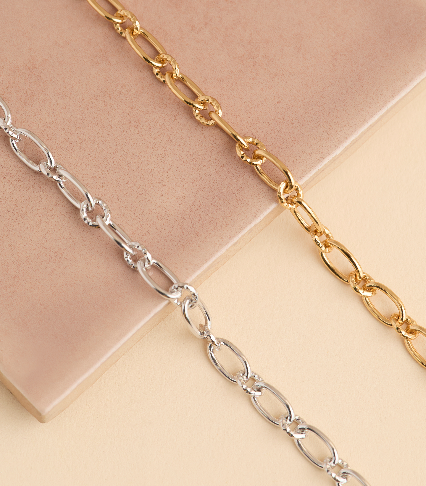 Desktop_Right-Astrid & Miyu