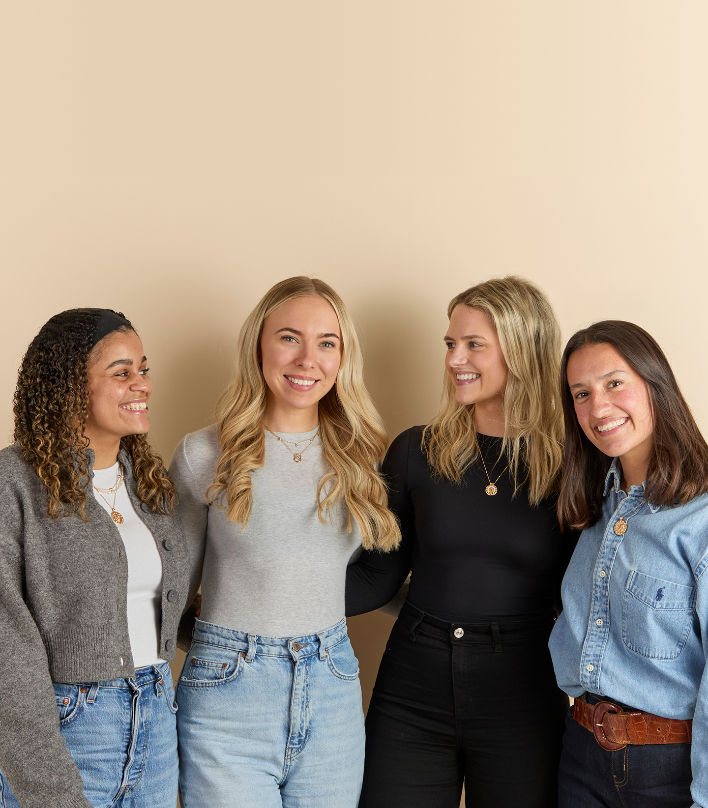 Hero_Desktop_1-Astrid & Miyu