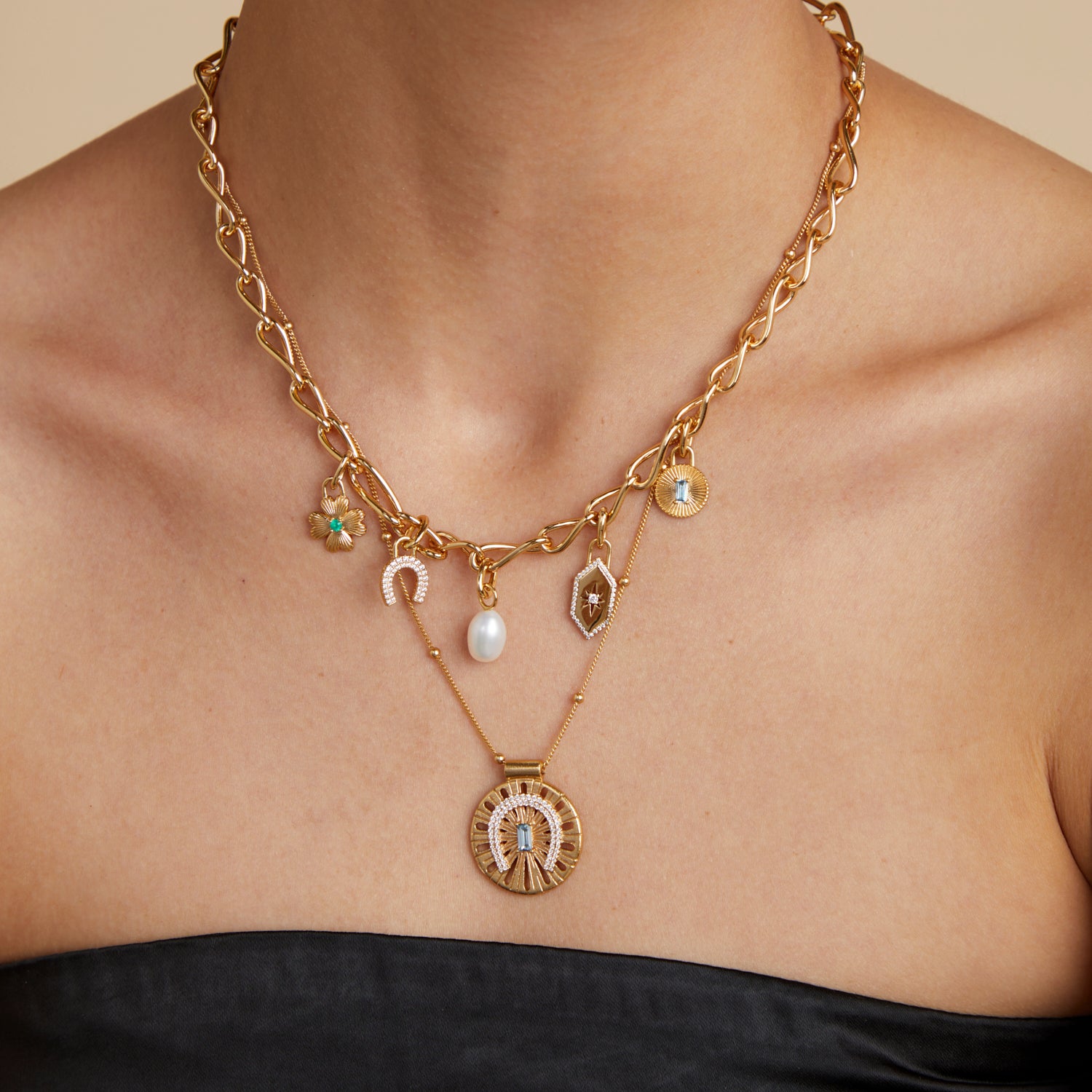 18k Gold Plated Jewellery - Horseshoe Pendant Necklace in Gold - Pendant Necklace - Astrid & Miyu