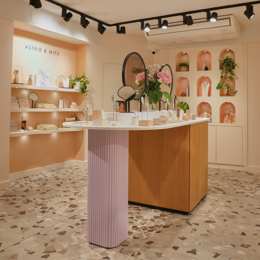 Main_Image_Dublin_49209944-a111-40ab-ac5a-a7960d4c867f-Astrid & Miyu