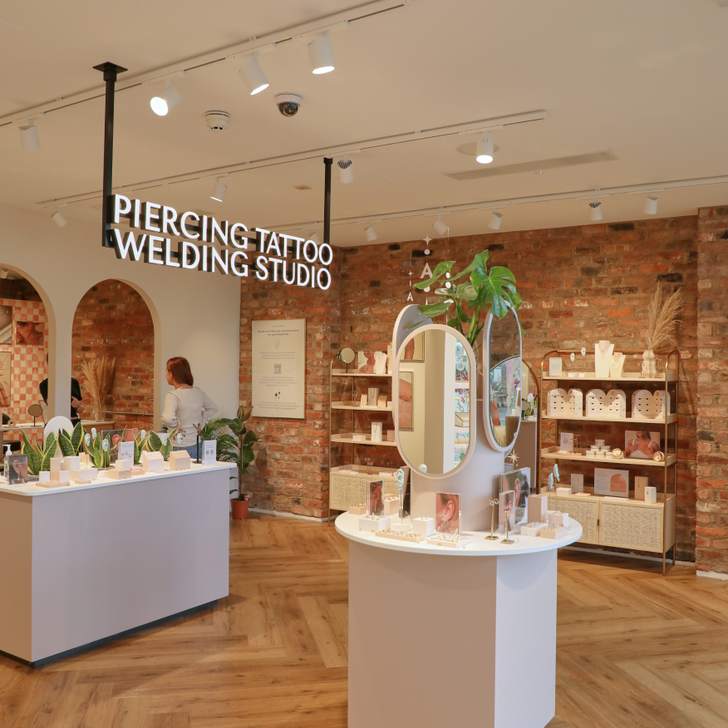 Main_Image_a2fae4b6-81da-4458-81fd-4d241f62c1c6-Astrid & Miyu