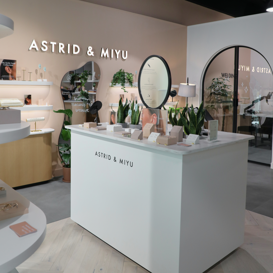 Main_Image_d63dd2e8-029a-4353-ae67-172920369404-Astrid & Miyu