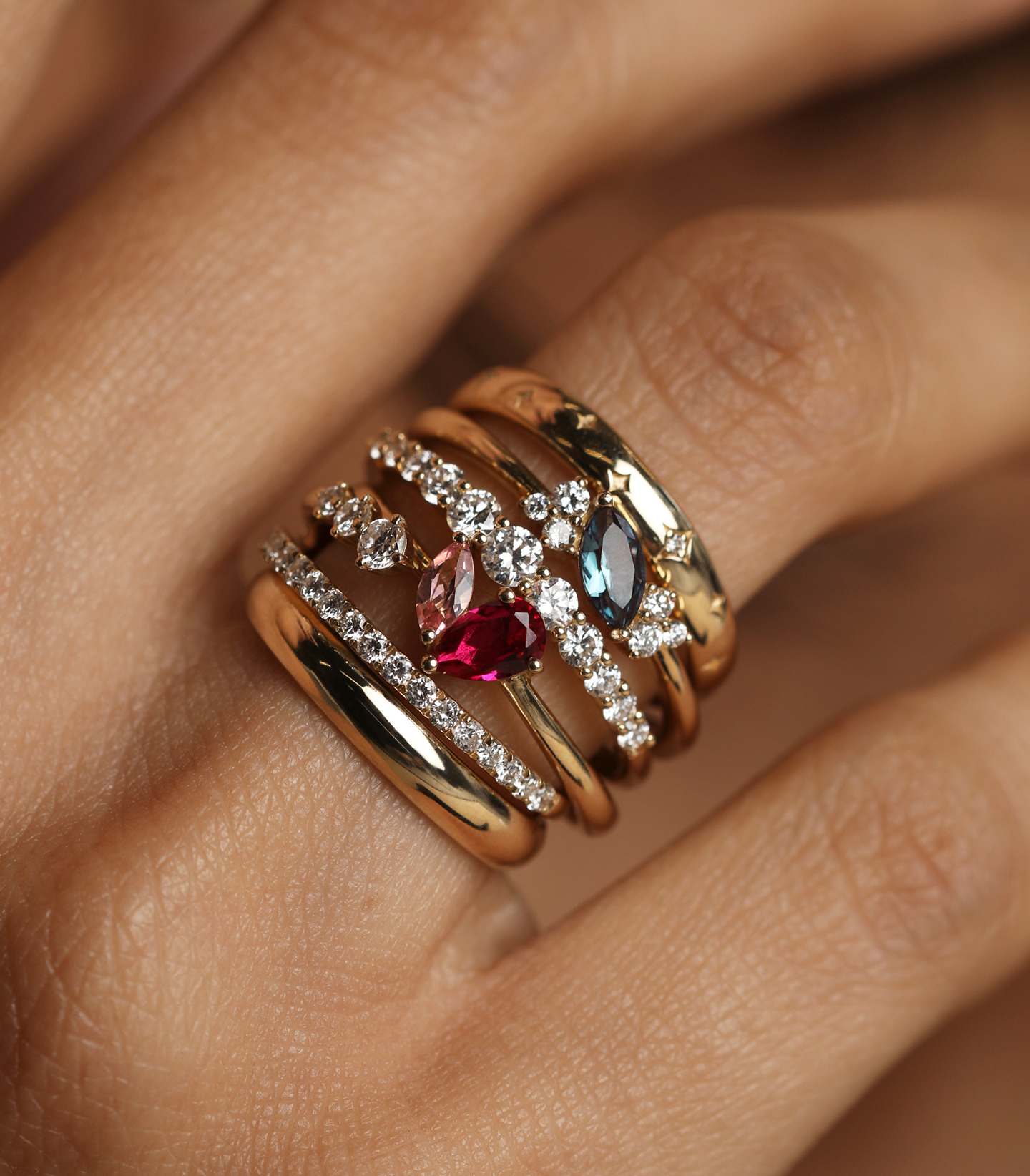 Materials_block_-_Labgrown_stones_-_Desktop-Astrid & Miyu