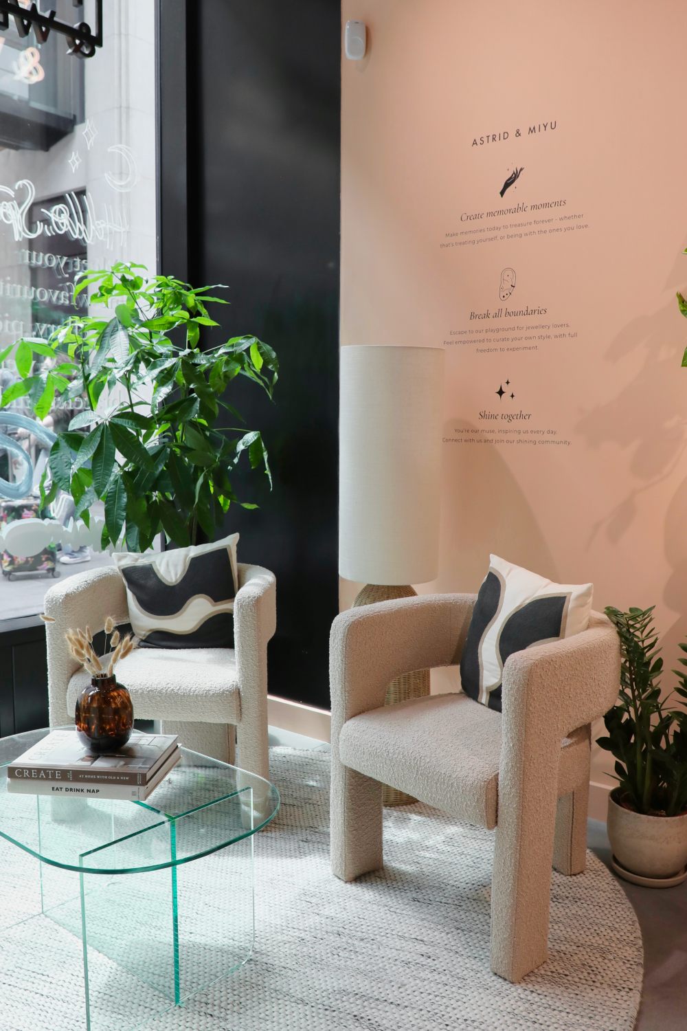 Neutral_tones_5c18d088-daec-487a-8cde-abff0bbec9c6-Astrid & Miyu