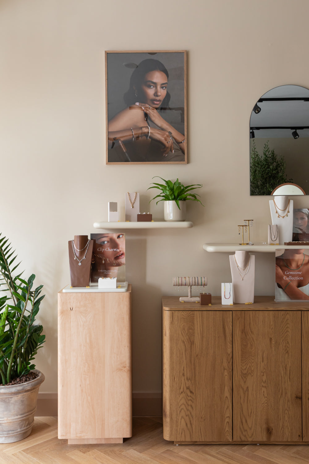 Neutral_tones_cdb23eef-fe75-4254-b9f7-dcaa80a39eda-Astrid & Miyu