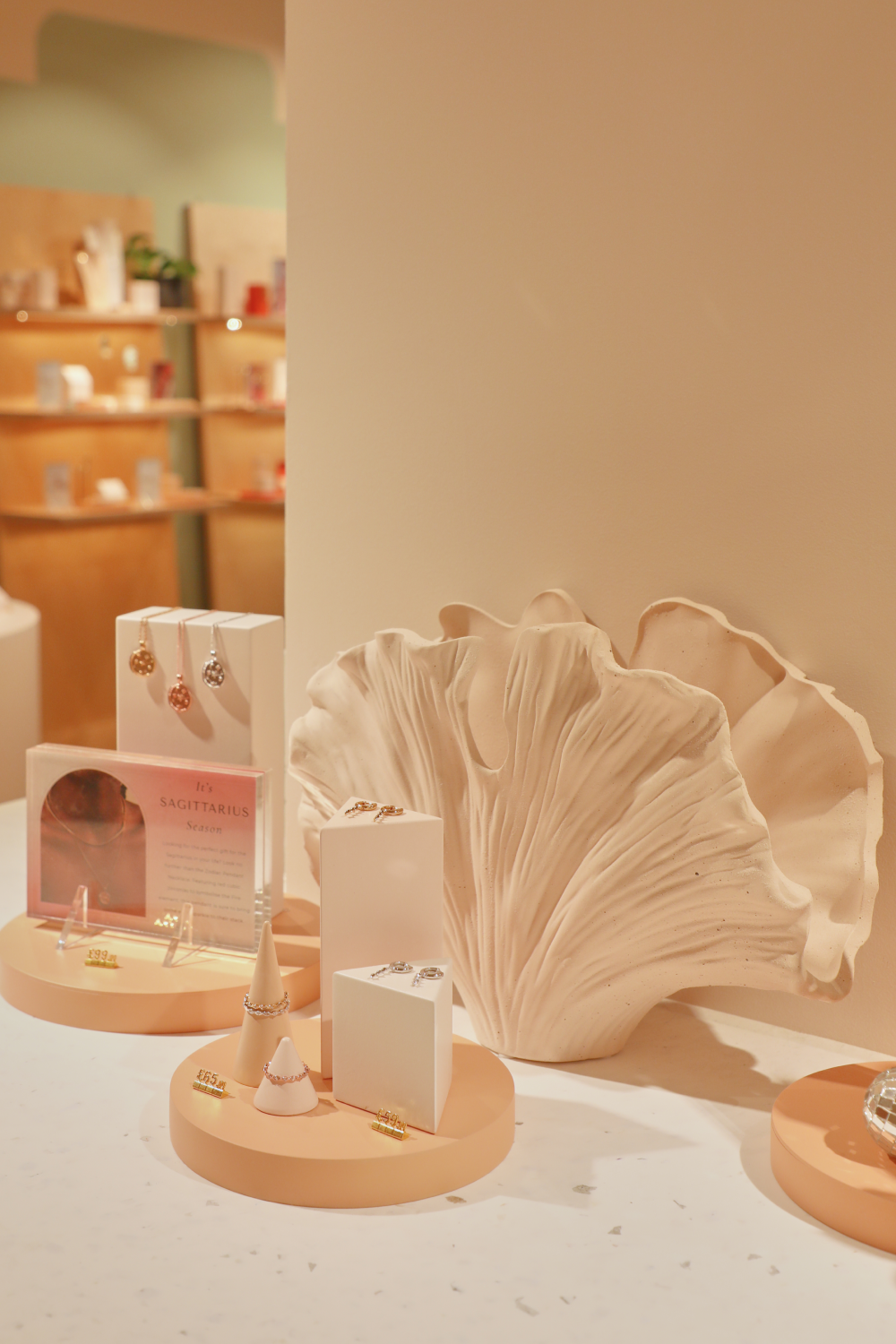 Organic_shapes-Astrid & Miyu