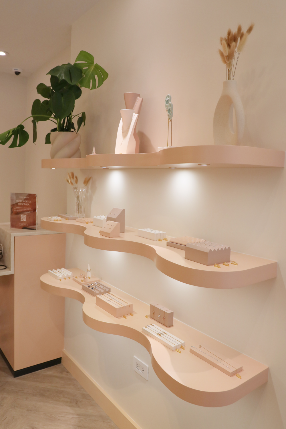 Organic_shapes_1-Astrid & Miyu