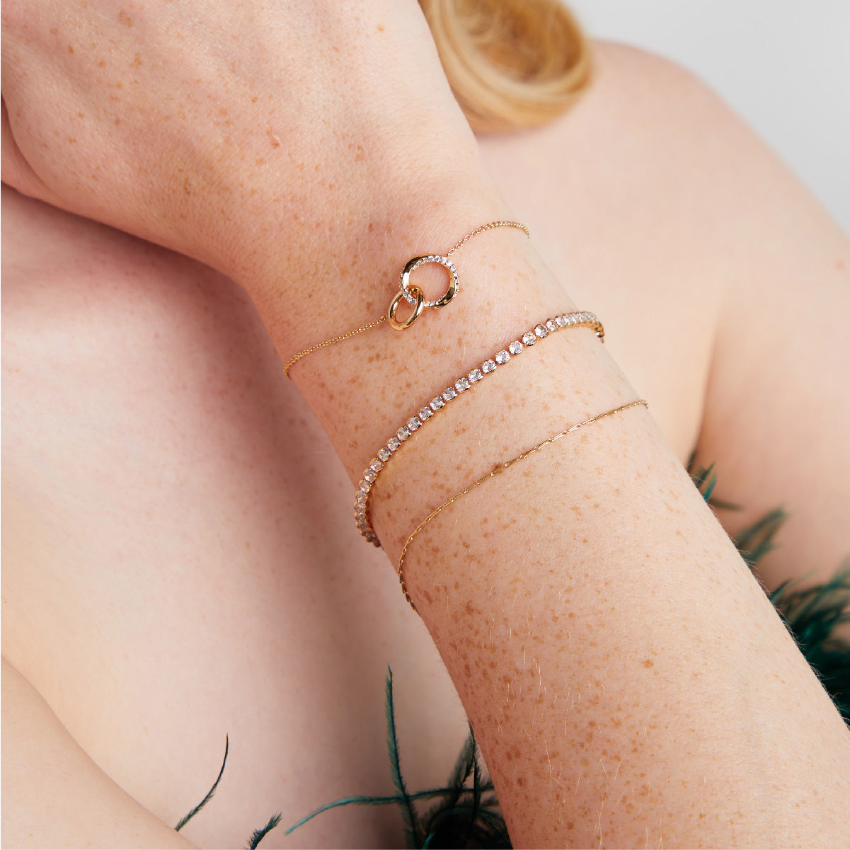 18k Gold Plated Jewellery - Gleam Bold Tennis Chain Bracelet in Gold - Chain Bracelet - Astrid & Miyu