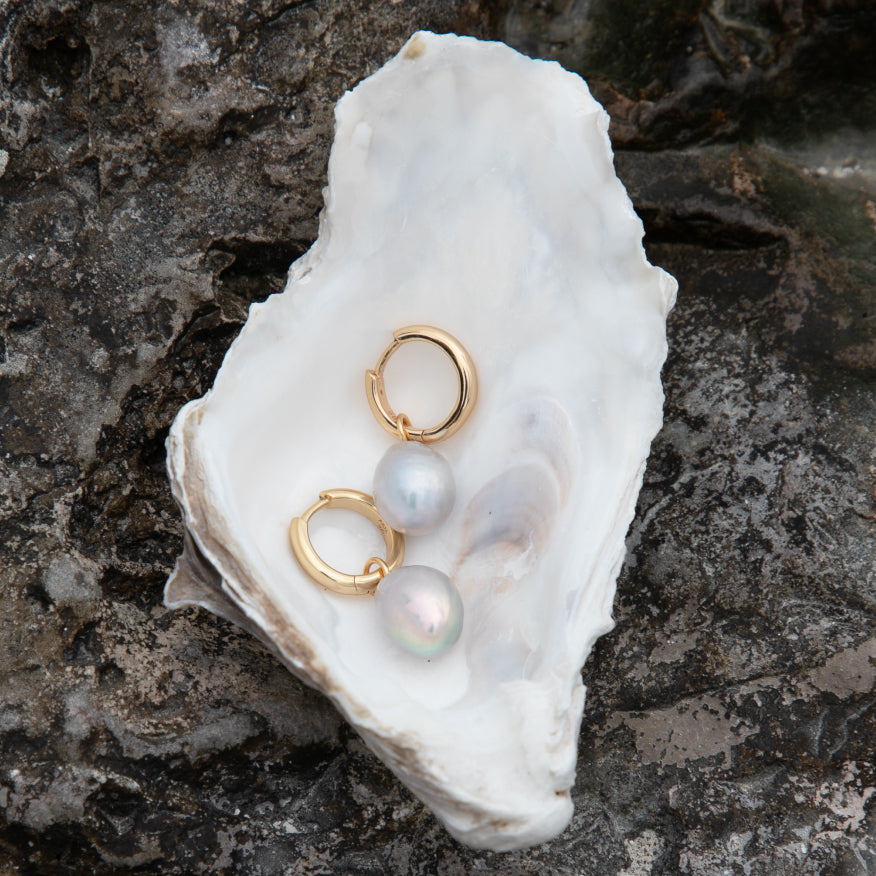 Pearls_2-Astrid & Miyu