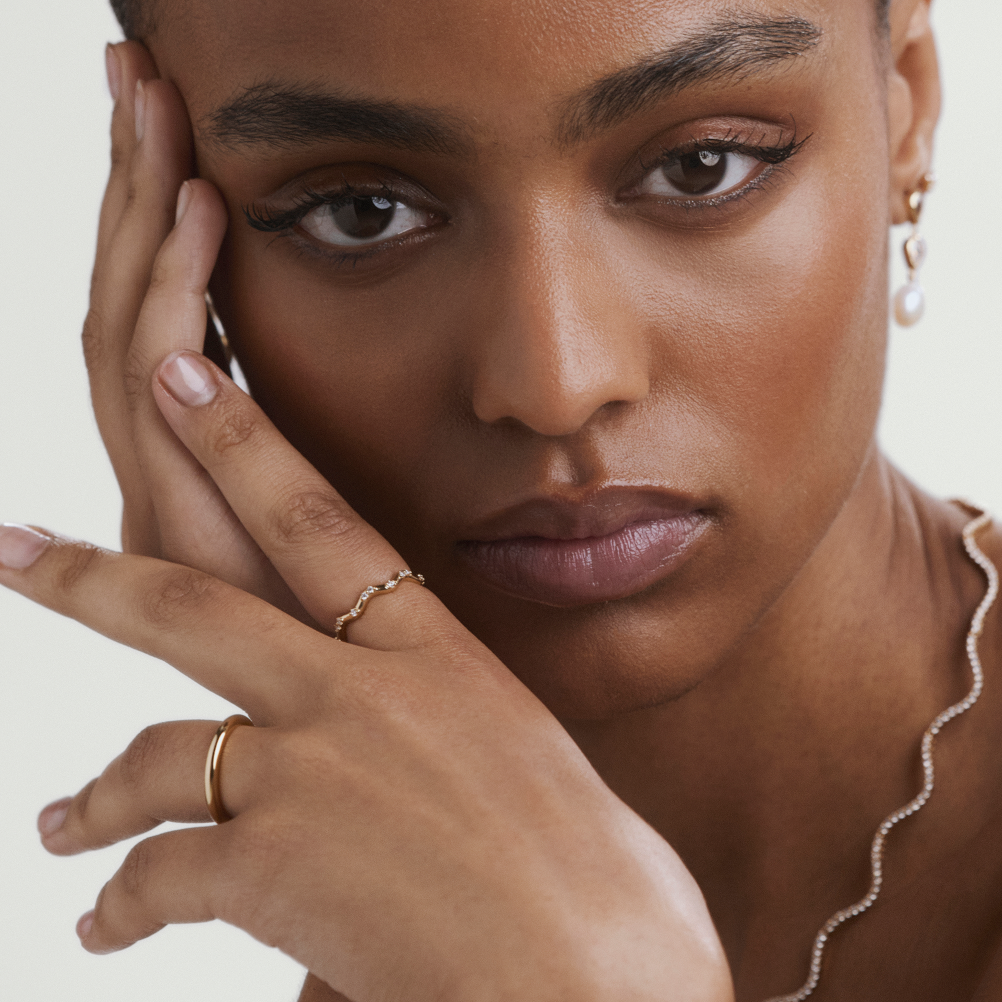 Q2_26_Bridal_Hotspot_Desktop-Astrid & Miyu