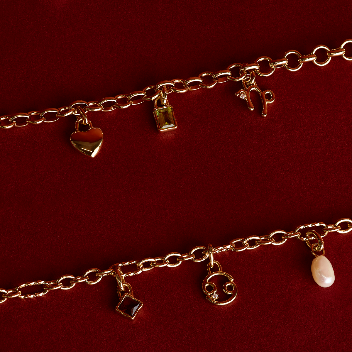 Q4_25_Gift_Set_Hot_Spot_Mob_2-Astrid & Miyu