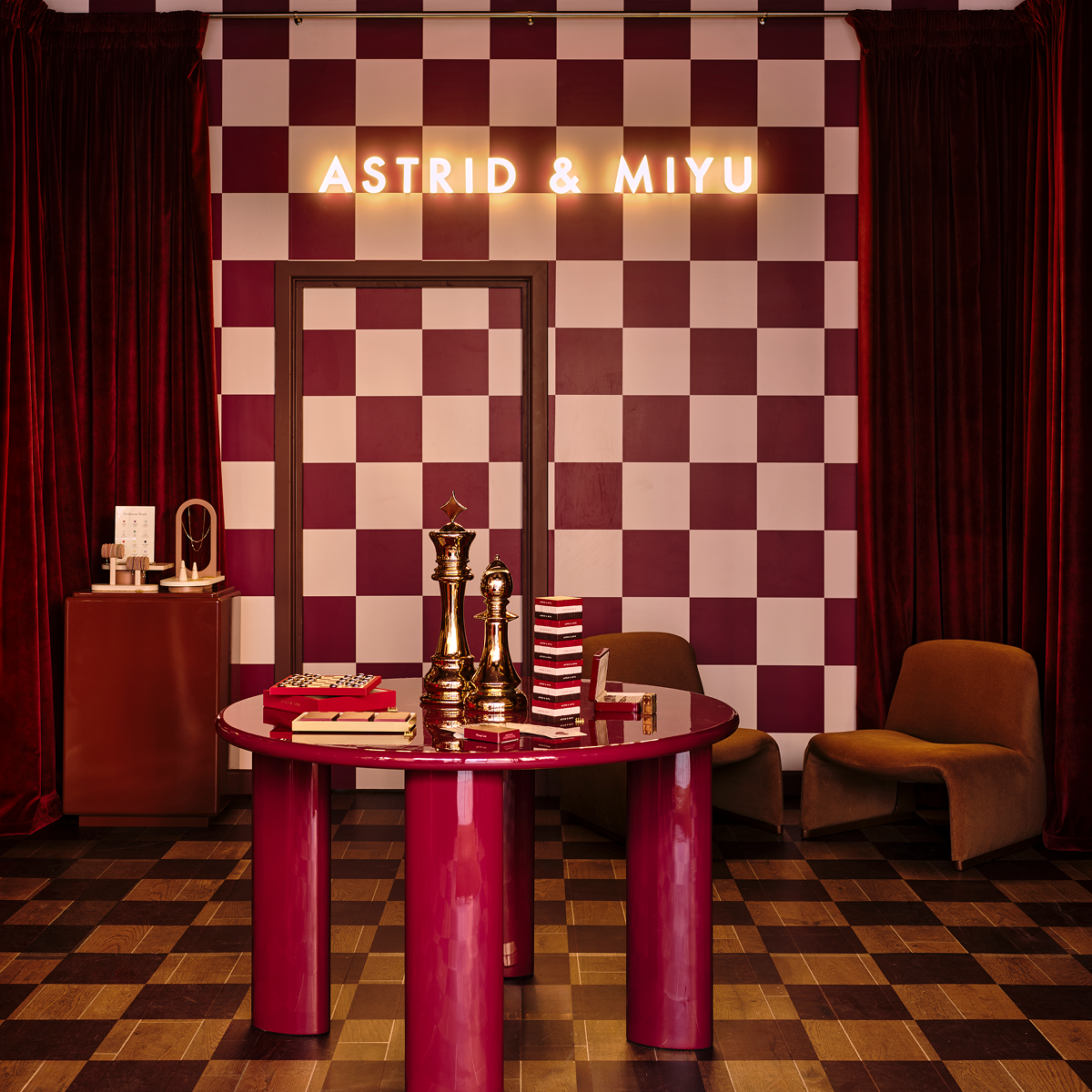 Q4_25_SouthMolton_Store_Mob_2-Astrid & Miyu