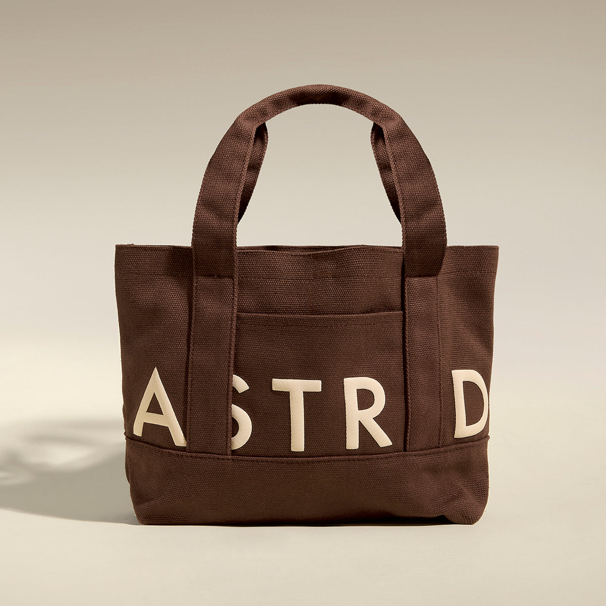 Q4_SG_Services_Flatlays1973-Astrid & Miyu