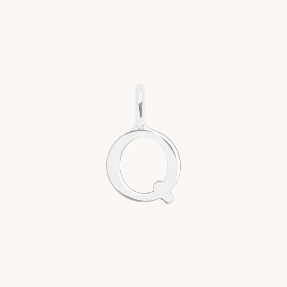 Initial Charms - Q Initial Charm 9k White Gold - Welding Charm - Astrid & Miyu