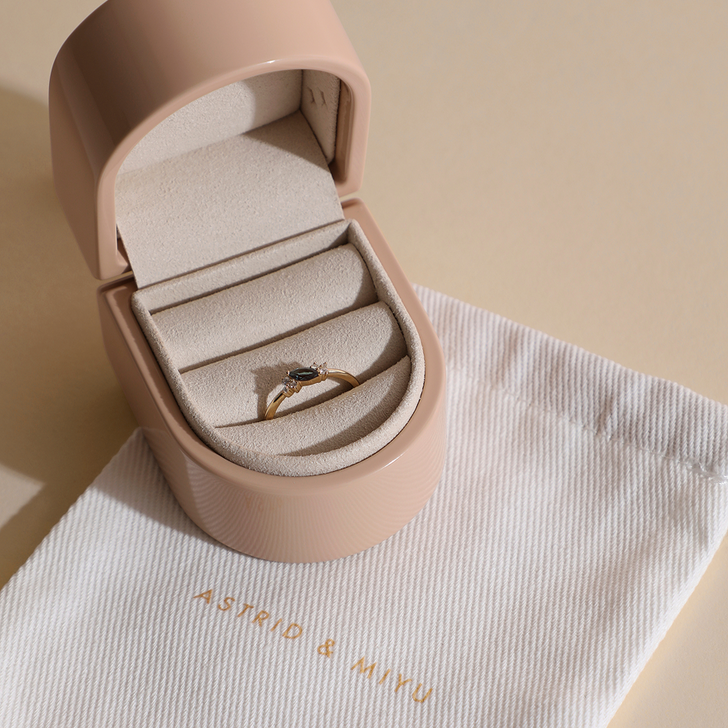 Ring_Box_and_Duster-Astrid & Miyu