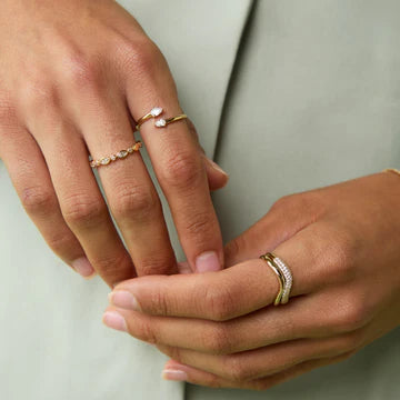 Rings_0a09cff2-a95e-4723-bc18-26b0c673d9bb-Astrid & Miyu