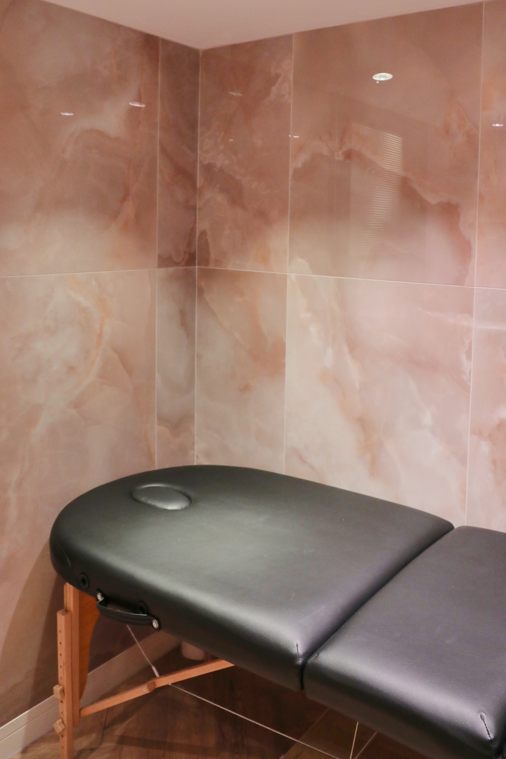 Statement_tiles_glasgow-Astrid & Miyu