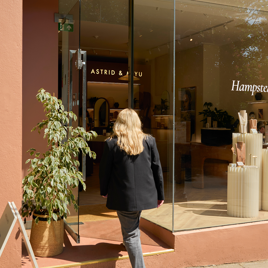 Stores-Astrid & Miyu