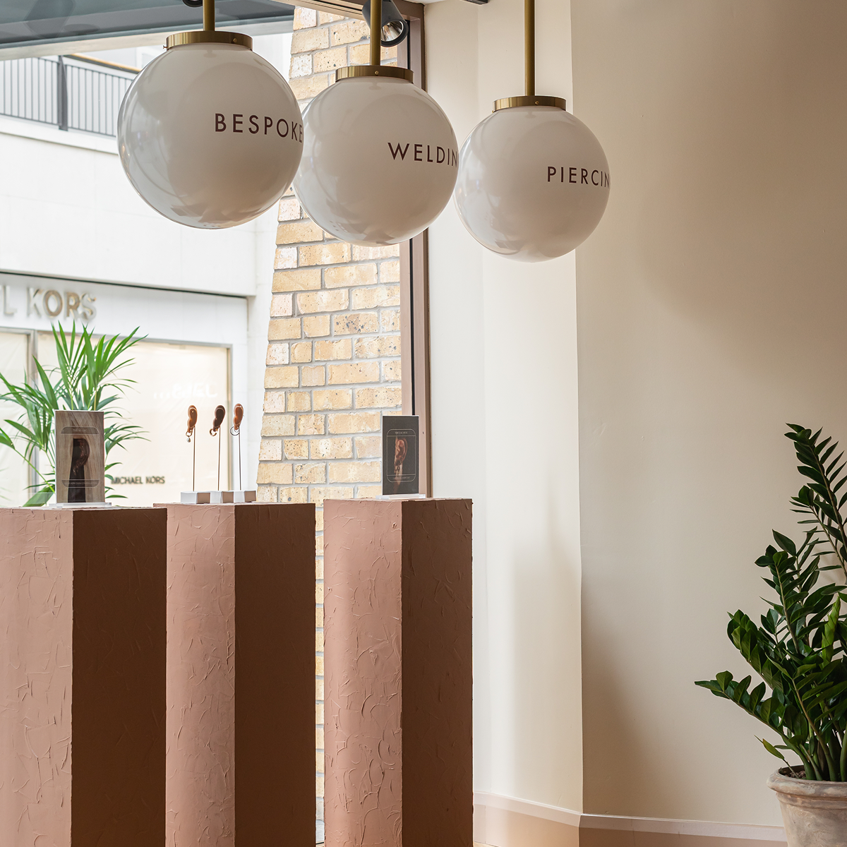 Stores_Mob2-Astrid & Miyu