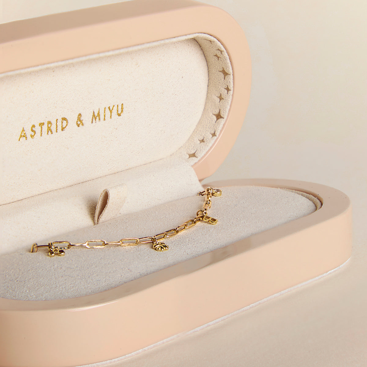 Lacquer Story Chain Box-Astrid & Miyu