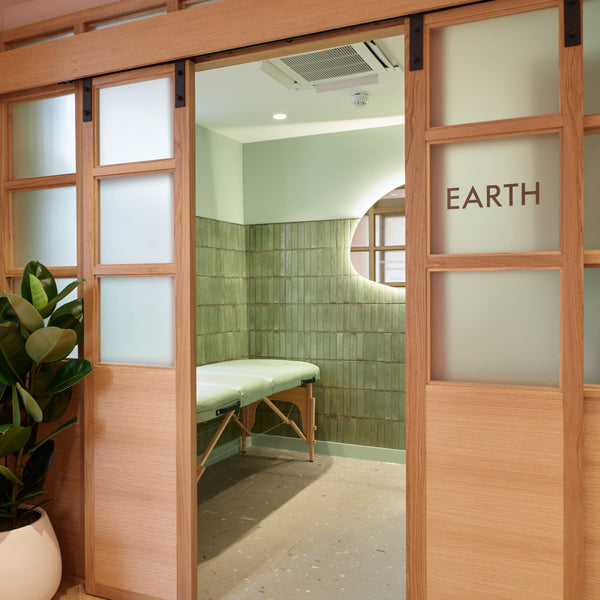 Studio_70a4d194-825a-43a0-be16-d1ed8d9457fc-Astrid & Miyu