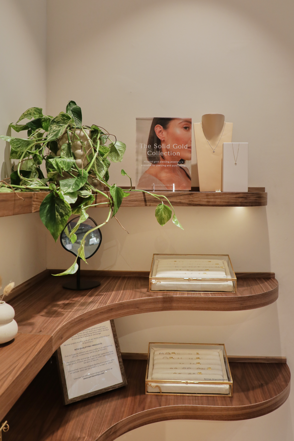 Vibrant_greenery-Astrid & Miyu