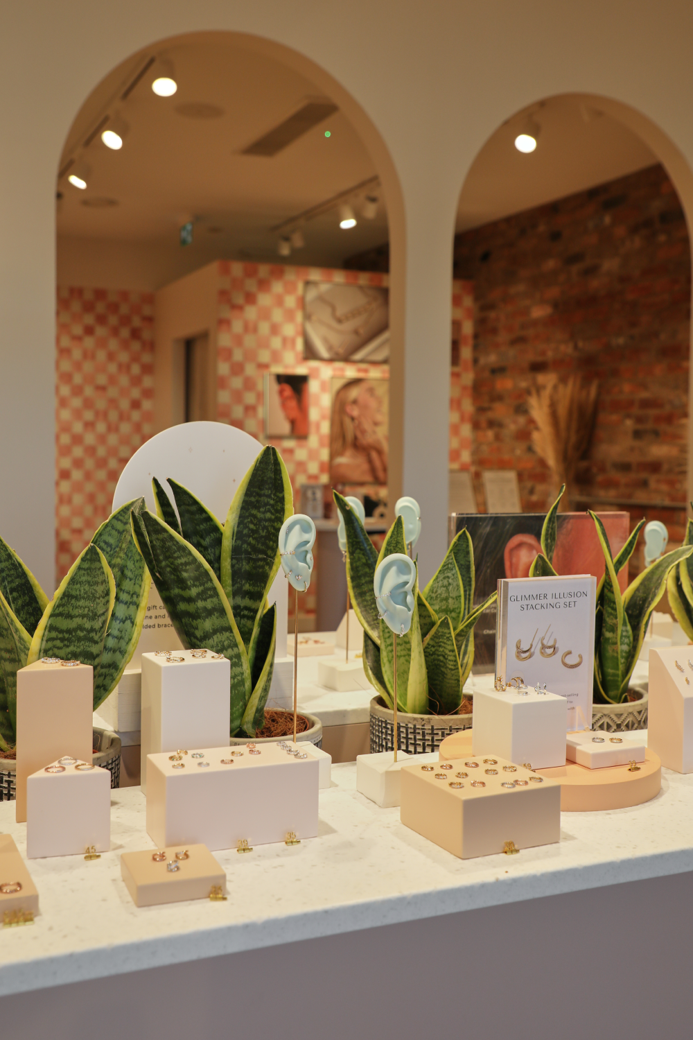 Vibrant_greenery_7eafad1b-ce27-4038-8a9f-232f7e3fe770-Astrid & Miyu