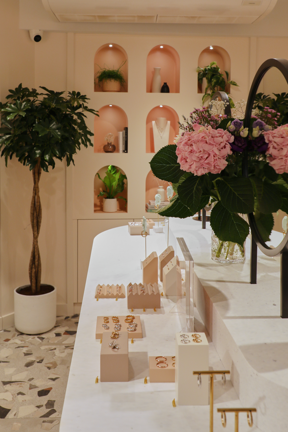 Vibrant_greenery_dublin_png-Astrid & Miyu