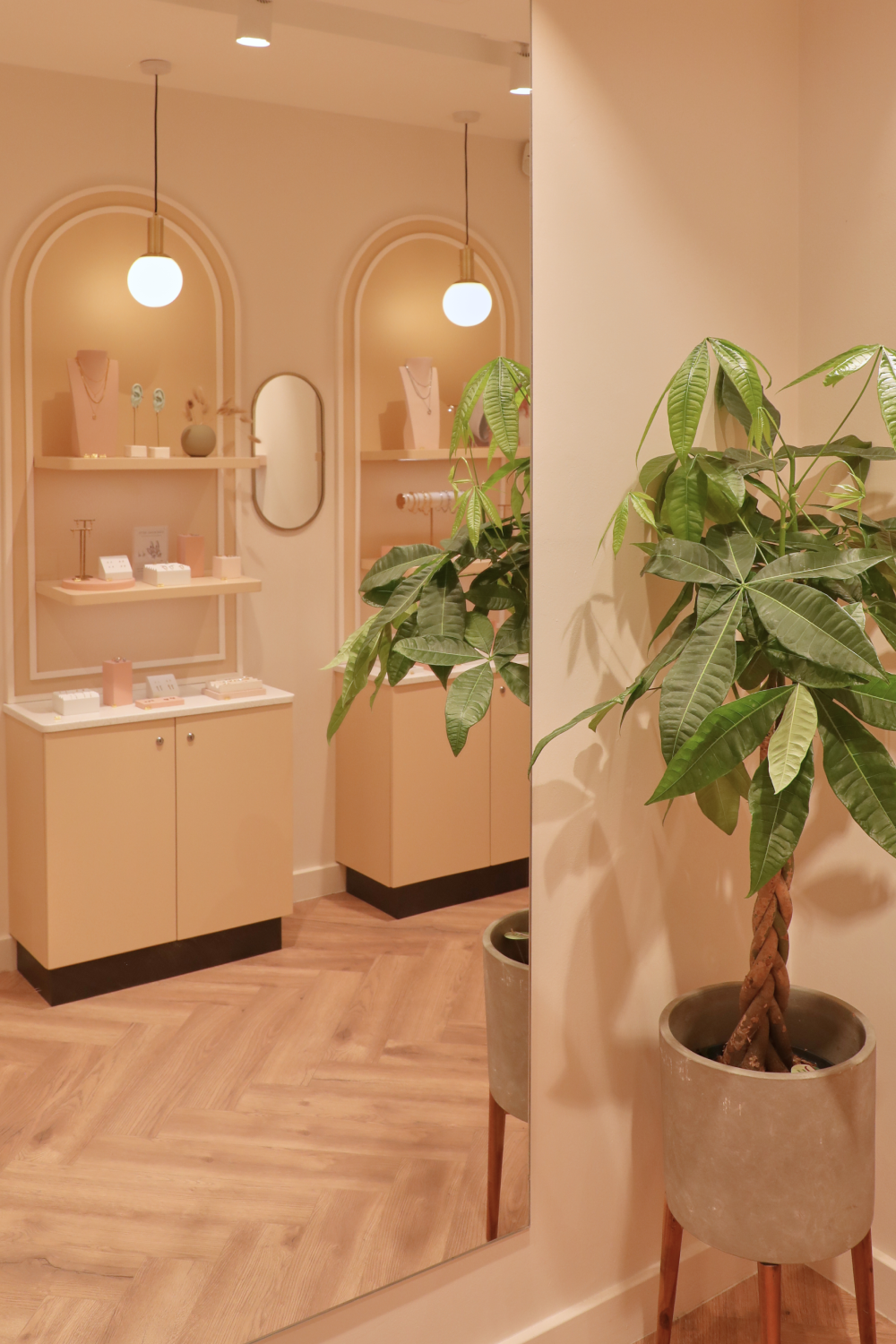 Warm_tones_127adf81-340b-497a-a9c9-44ea5c9bb777-Astrid & Miyu