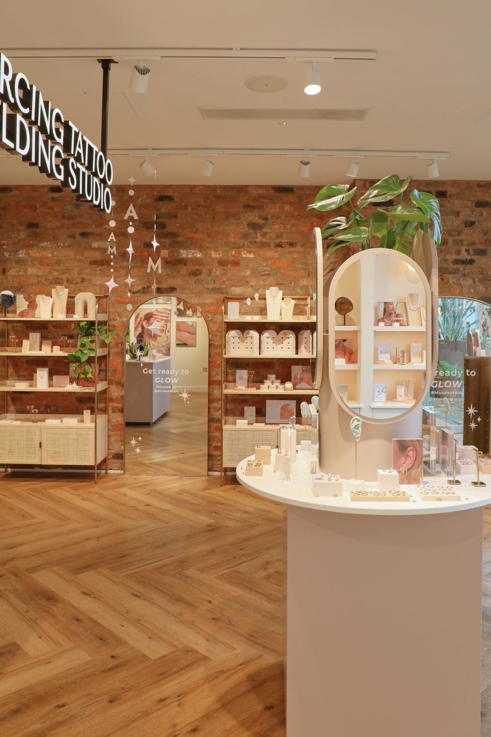 Warm_tones_26fb1462-cb1a-4182-87a5-eccae6469907-Astrid & Miyu