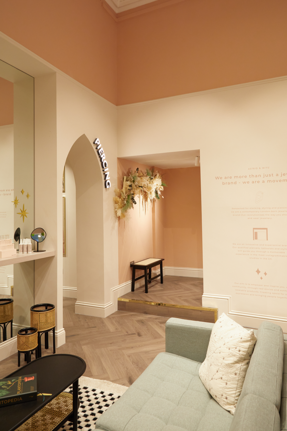 Warm_tones_59288063-936e-48f8-b38b-d1db653c6a60-Astrid & Miyu