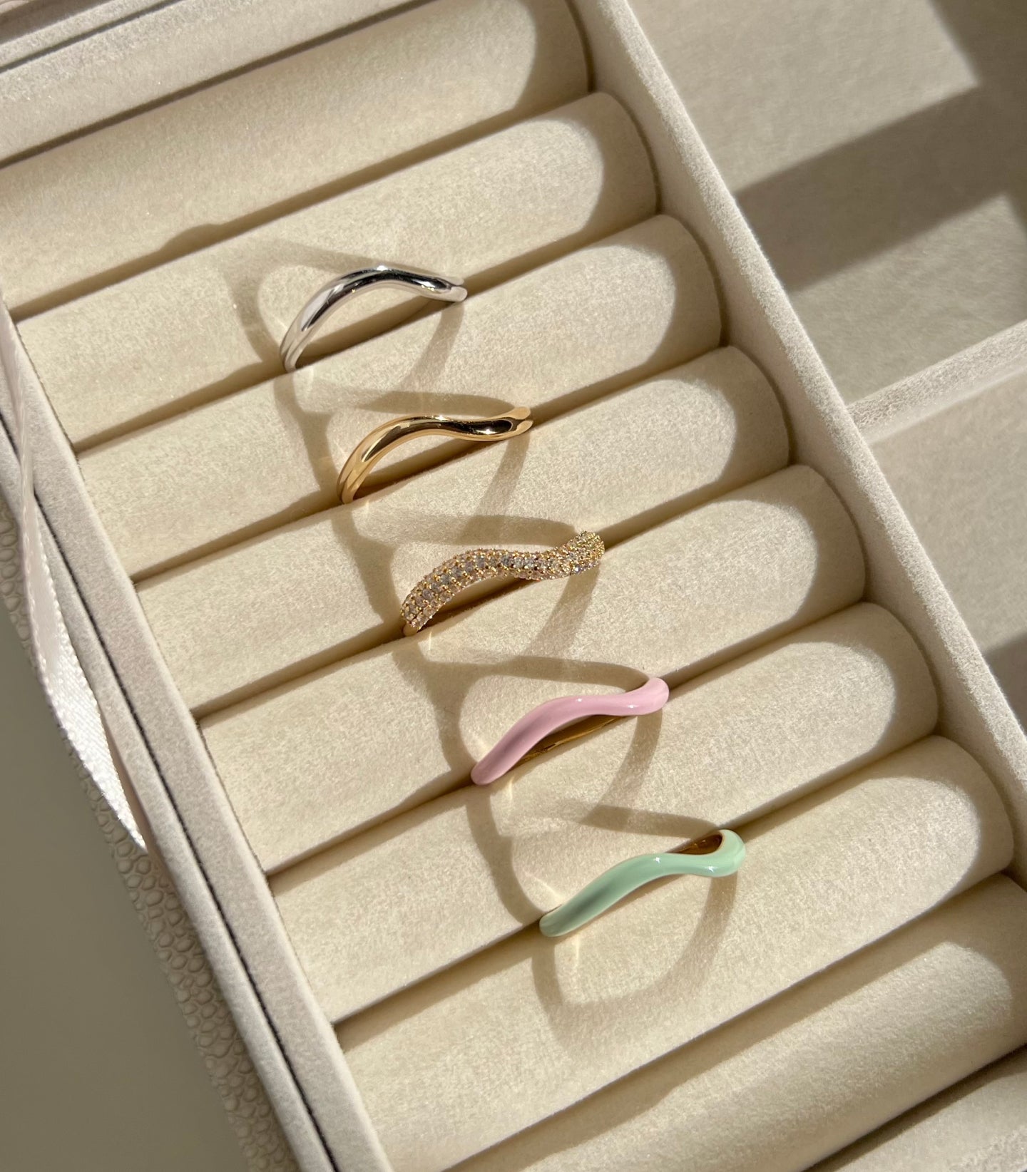 care_bible_hero-Astrid & Miyu