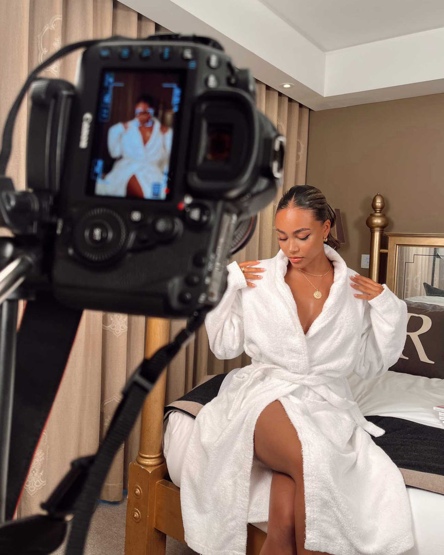 graphics11_b75ca034-dc56-4f66-9aed-53810c48190f-Astrid & Miyu