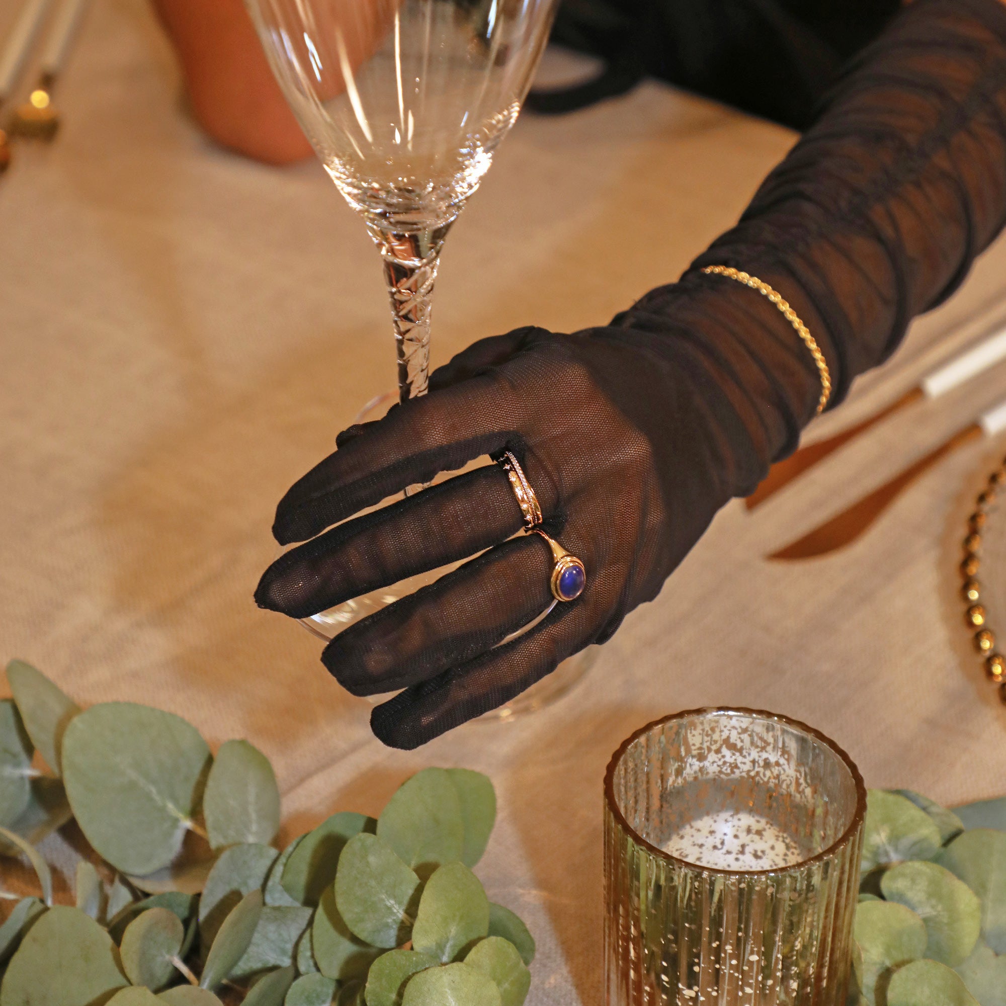 graphics9_f3a69416-e7d7-4a45-a6b2-f3f77334ecb8-Astrid & Miyu