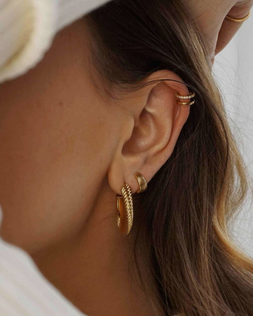 jewellery-styling-faqs-_1-Astrid & Miyu