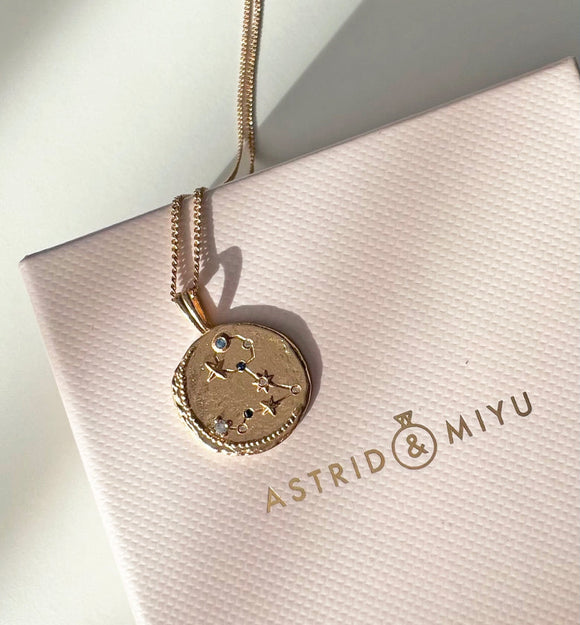 loyalty_conf-mob-Astrid & Miyu