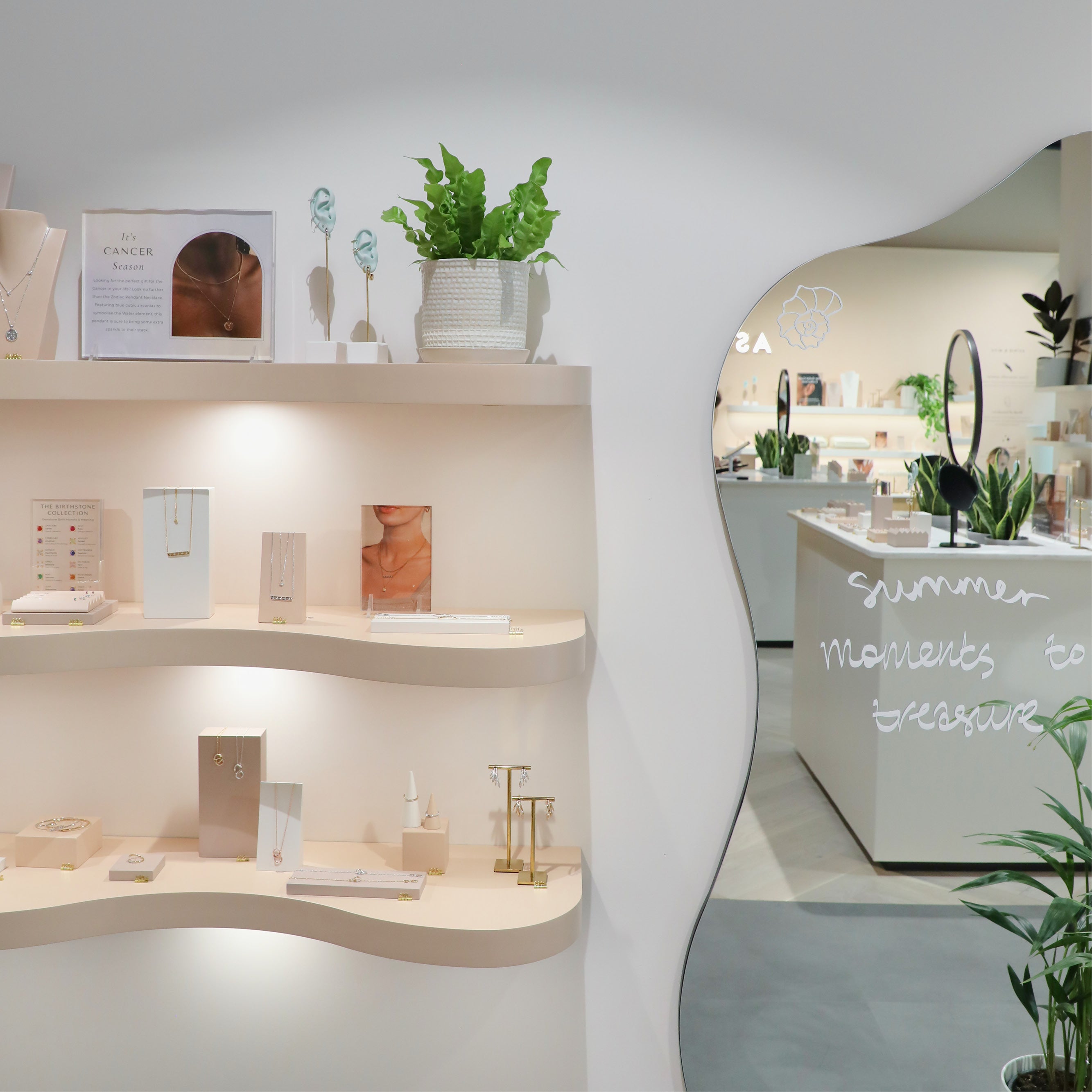 spitalfields_block_2000_x_2000-Astrid & Miyu