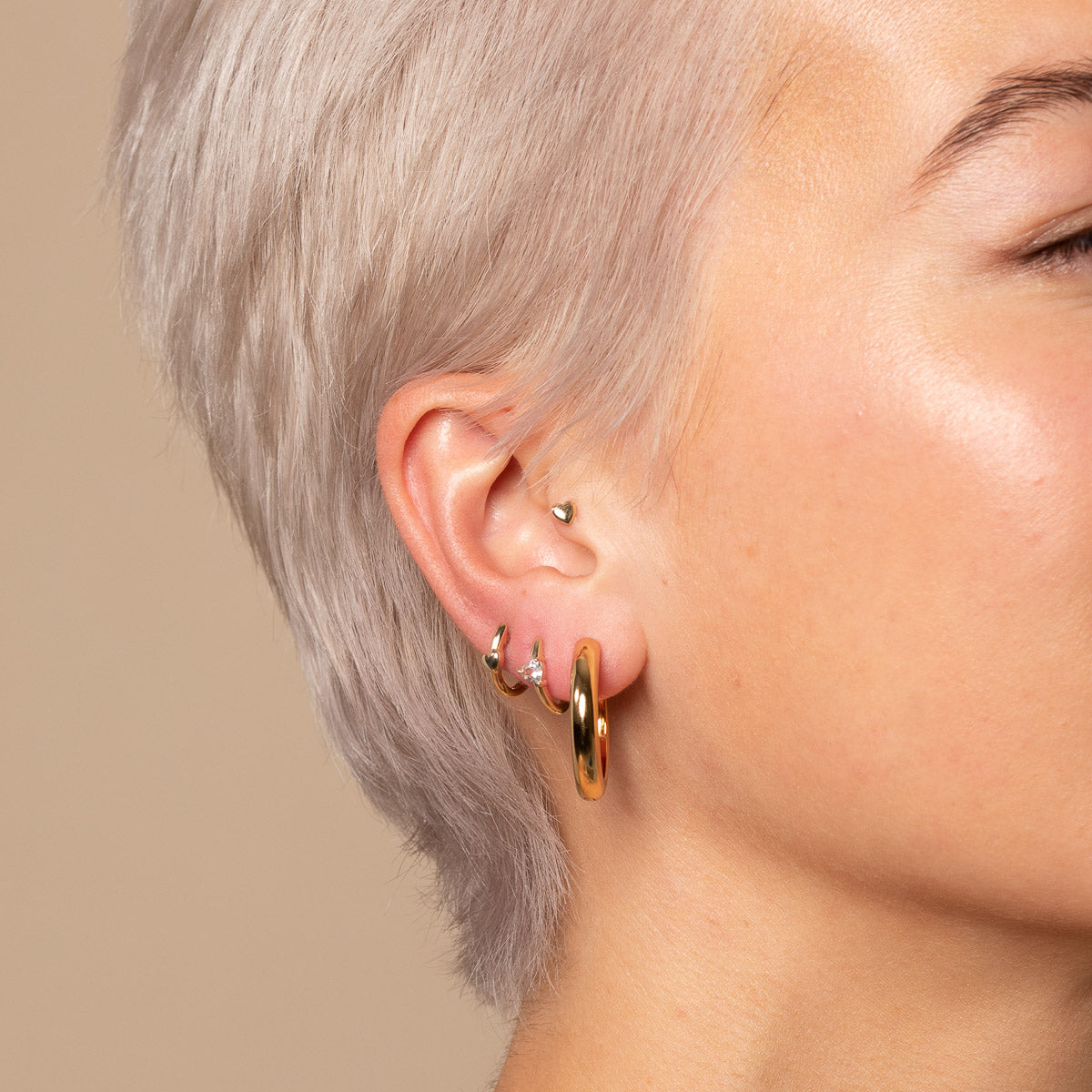 Earrings - Heart Gem Piercing Hoop in Solid Gold - Piercing Hoop - Astrid & Miyu