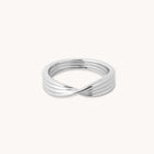 Twist Ring in Silver - Band Ring - Astrid & Miyu