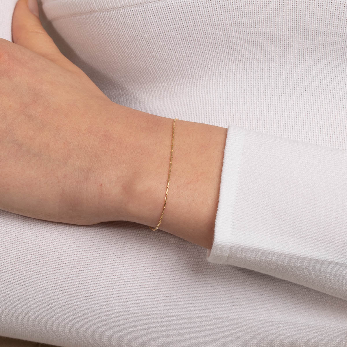 Bracelets - Marylebone Chain Bracelet in Solid Gold - - Astrid & Miyu