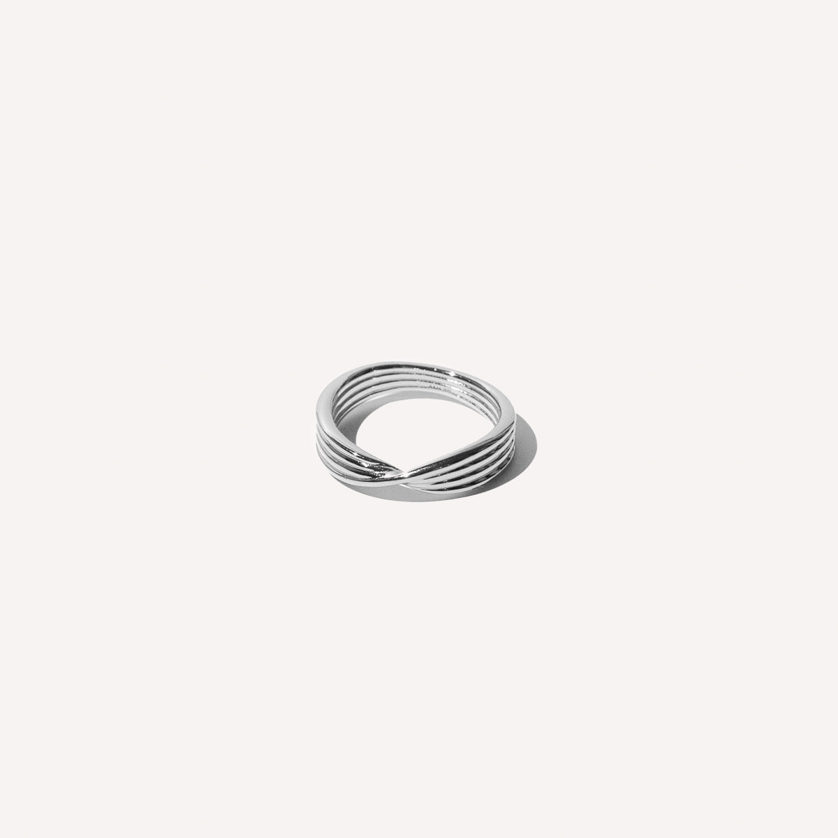 Twist Ring in Silver - Band Ring - Astrid & Miyu