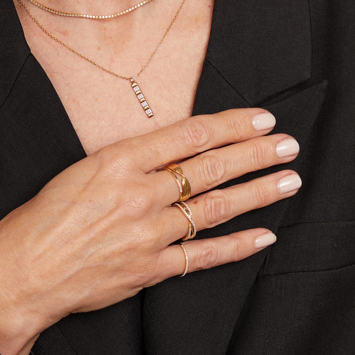 Twist Pavé Ring in Gold - Band Ring - Astrid & Miyu