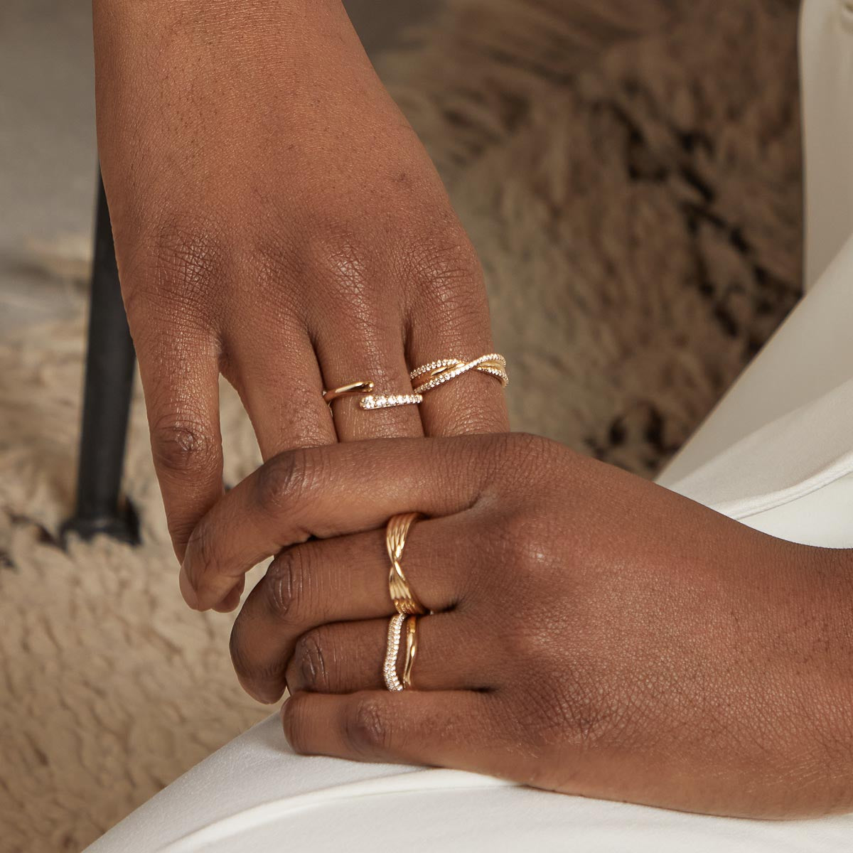 Twist Pavé Ring in Gold - Band Ring - Astrid & Miyu