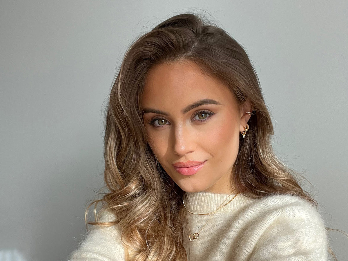 Kate Hutchins' Favourites-Astrid &amp; Miyu