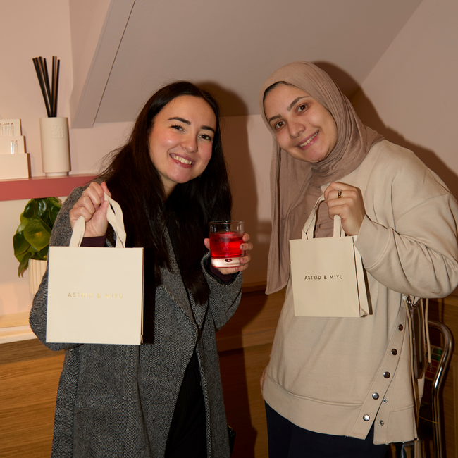 1_e76ca881-9488-4b0d-b9fc-a1e1a4d78f77-Astrid &amp; Miyu