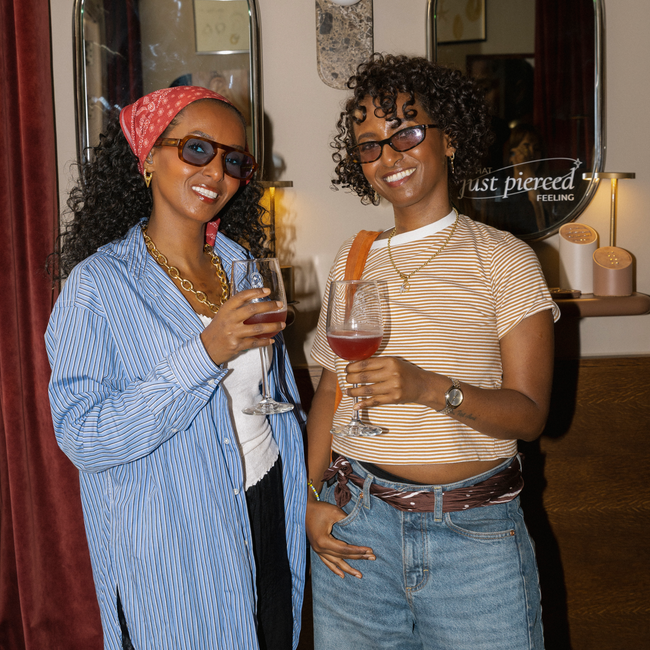5_718ad1e9-0ed1-4504-b0d7-0cf3cf3f68c1-Astrid &amp; Miyu