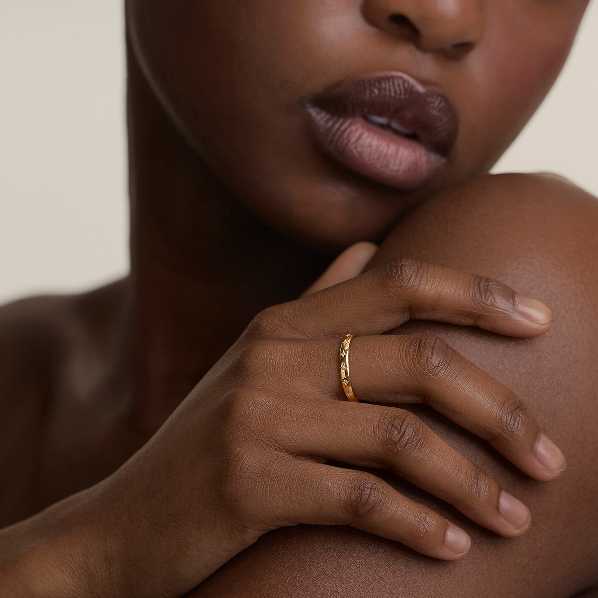 Cosmic Star Band Ring in Gold-Astrid &amp; Miyu