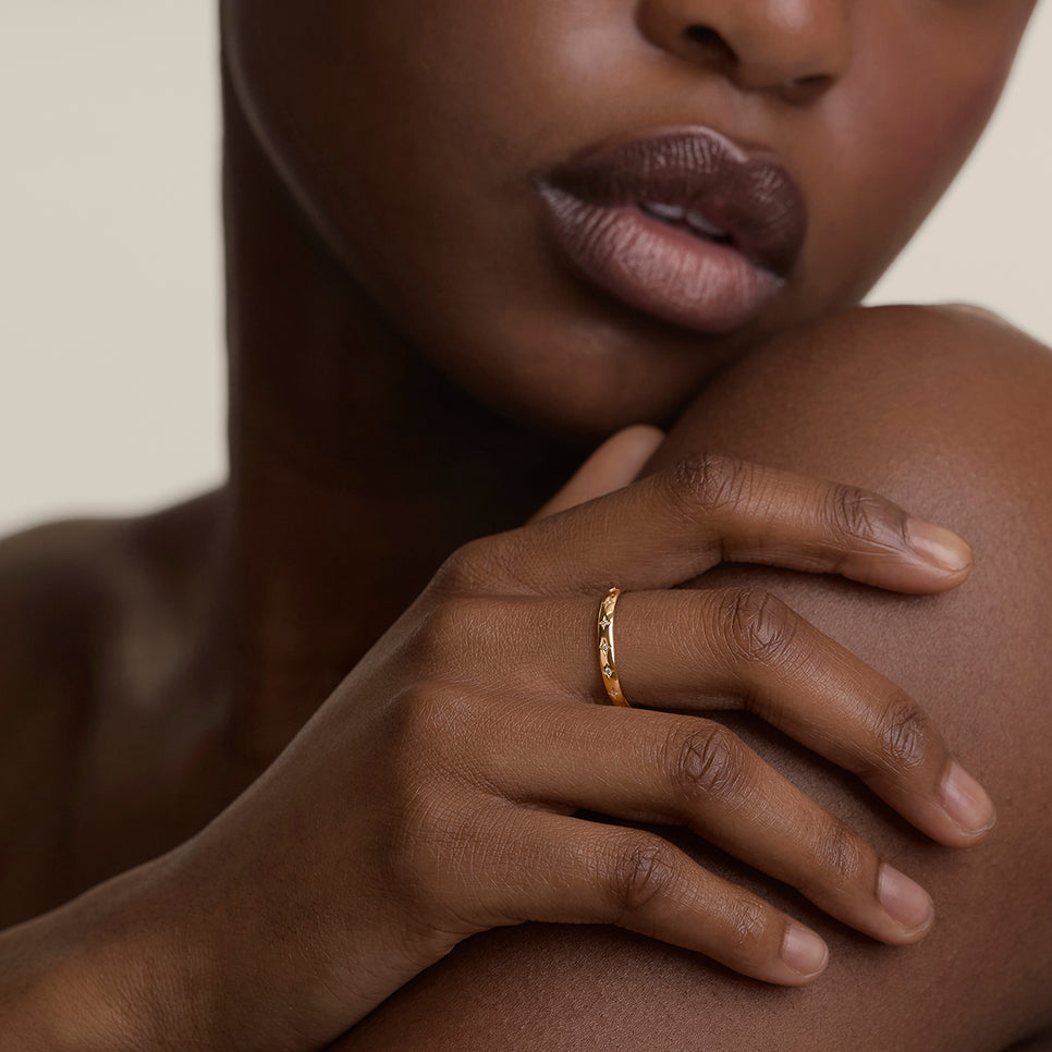 Cosmic Star Band Ring in Gold-Astrid &amp; Miyu