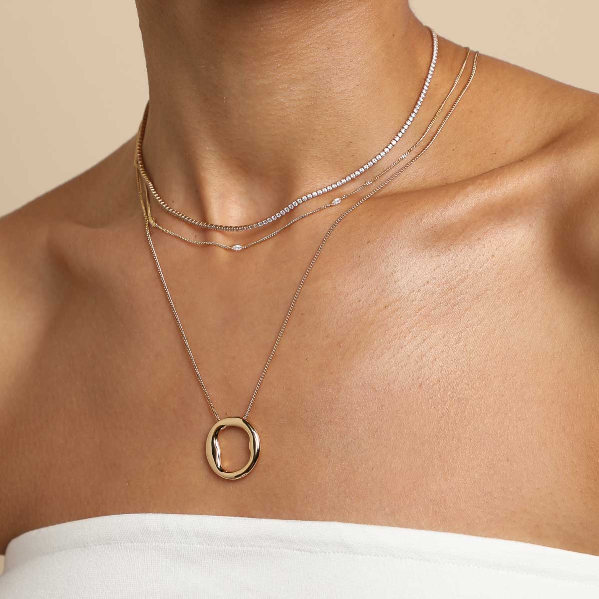 18k Gold Plated Jewellery - O Initial Bold Pendant Necklace in Gold - Pendant Necklace - Astrid &amp; Miyu
